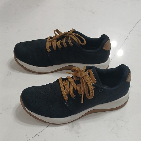 Men's Black and Tan Sneakers - Picture 1 of 6